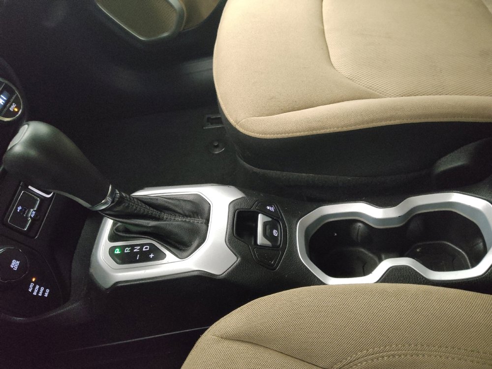 Used 2015 Jeep Renegade Latitude w/ Popular Equipment Group AWD/4WD image 26