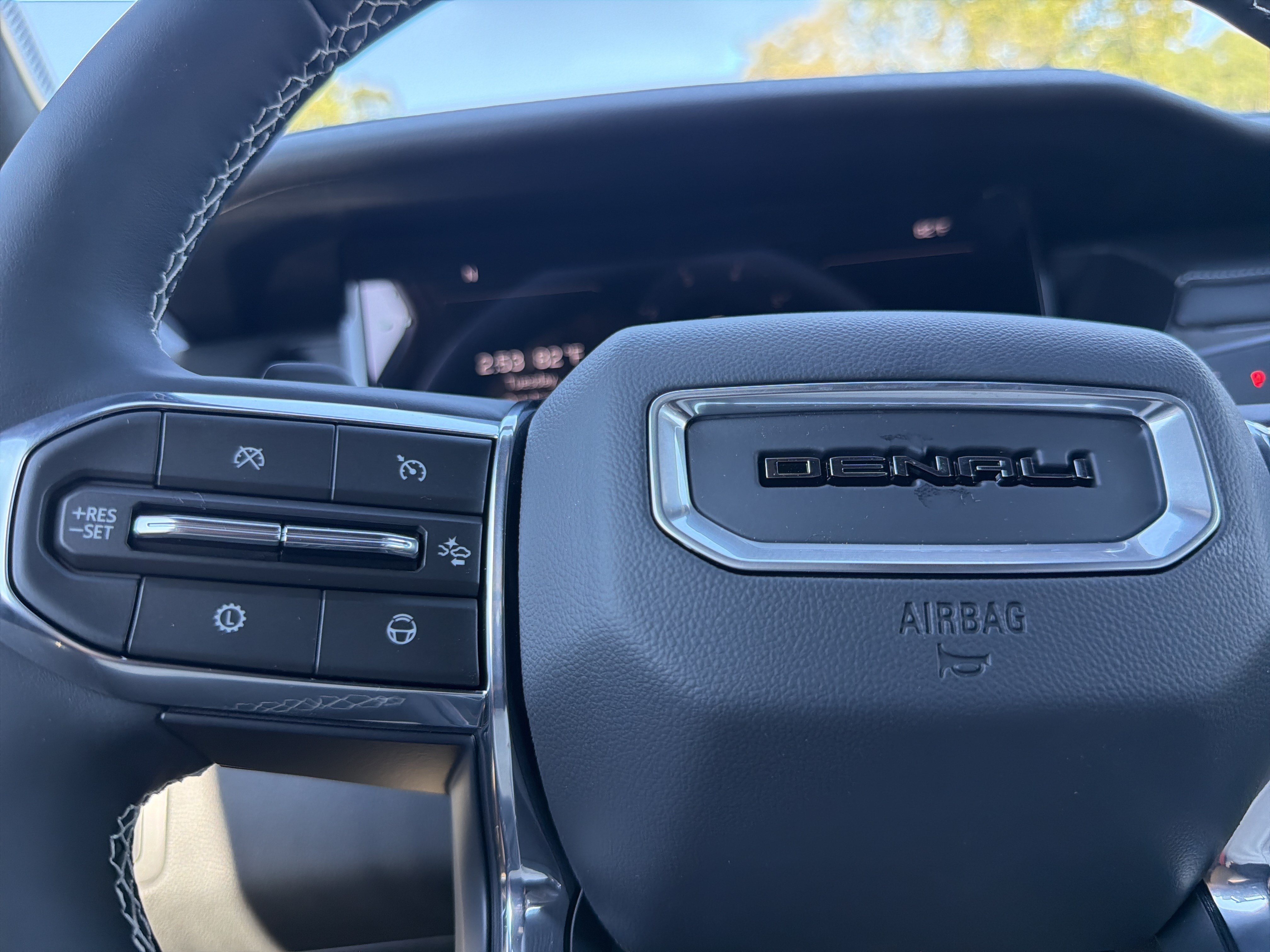 New 2027 GMC Acadia Denali Ultimate w/ LPO, Floor Liner Package AWD/4WD image 30
