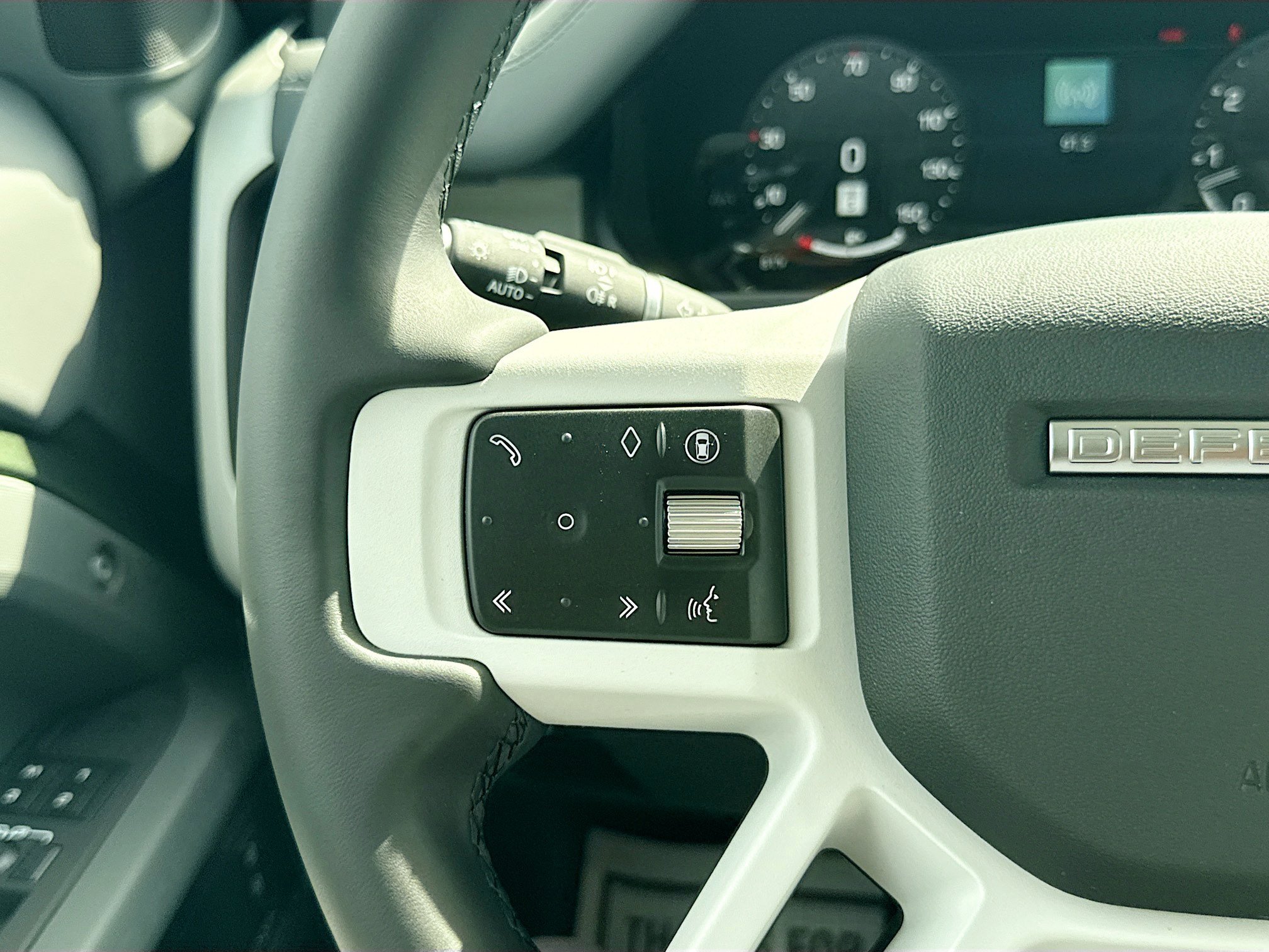 New 2026 Land Rover Defender 110 X-Dynamic SE AWD/4WD image 37