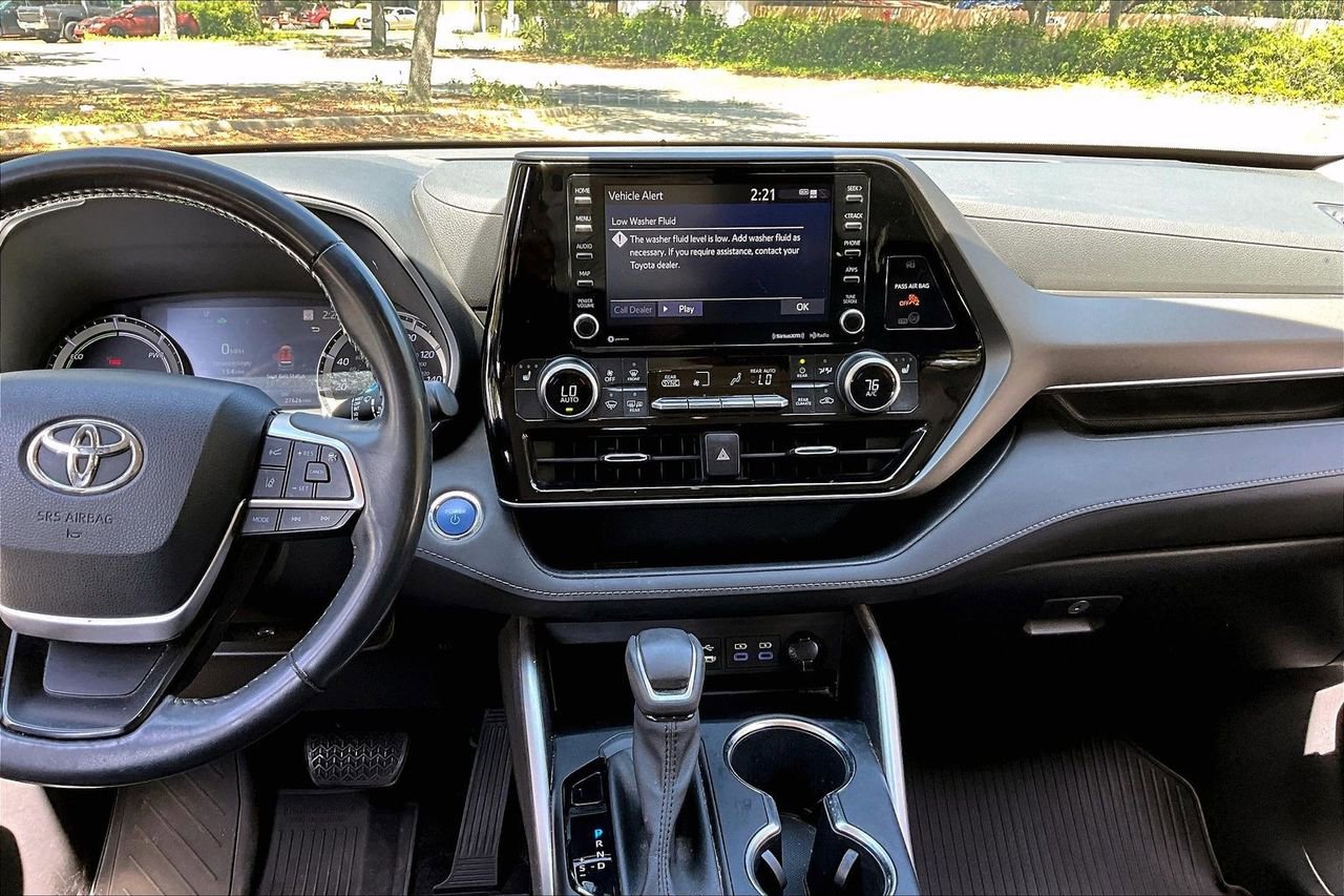 Used 2022 Toyota Highlander XLE image 9