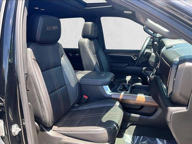 Used 2024 Chevrolet Silverado 2500 High Country w/ Technology Package AWD/4WD image 9