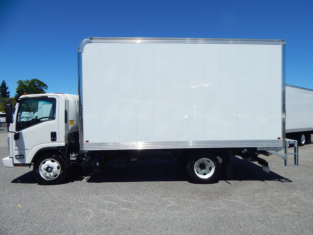 Used 2024 Chevrolet Low Cab Forward 5500HD RWD image 5