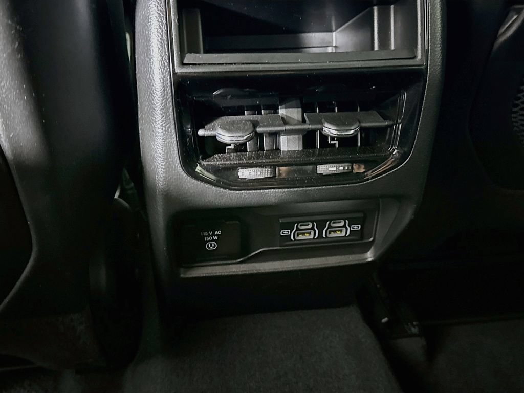 Used 2024 Jeep Grand Cherokee Altitude AWD/4WD image 29