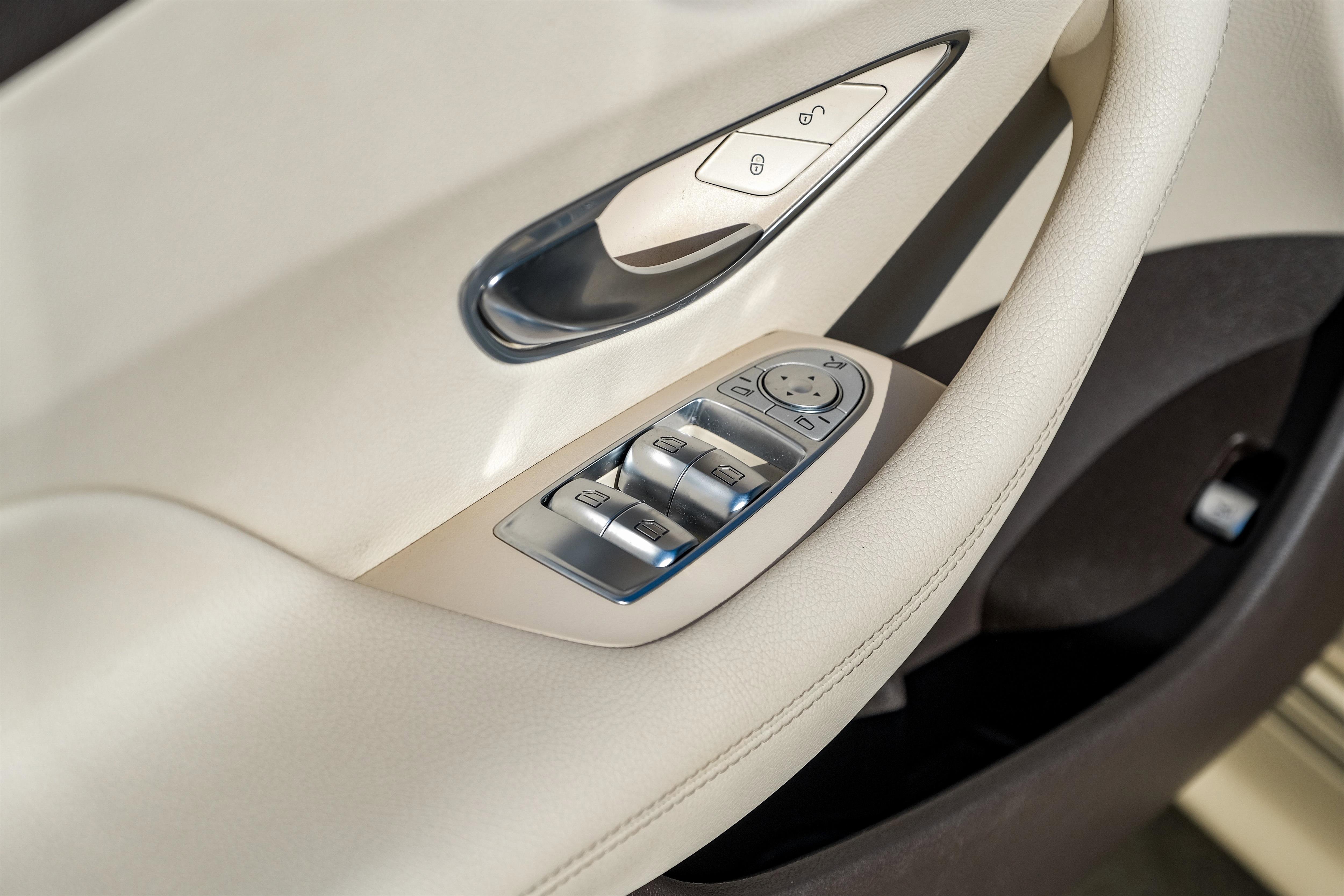 Used 2019 Mercedes-Benz E 450 Coupe w/ AMG Line Package image 32