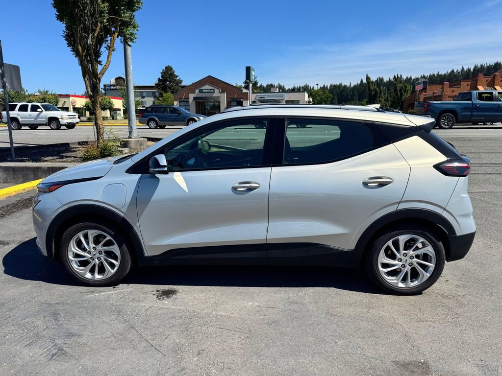 Used 2023 Chevrolet Bolt EUV LT FWD image 4