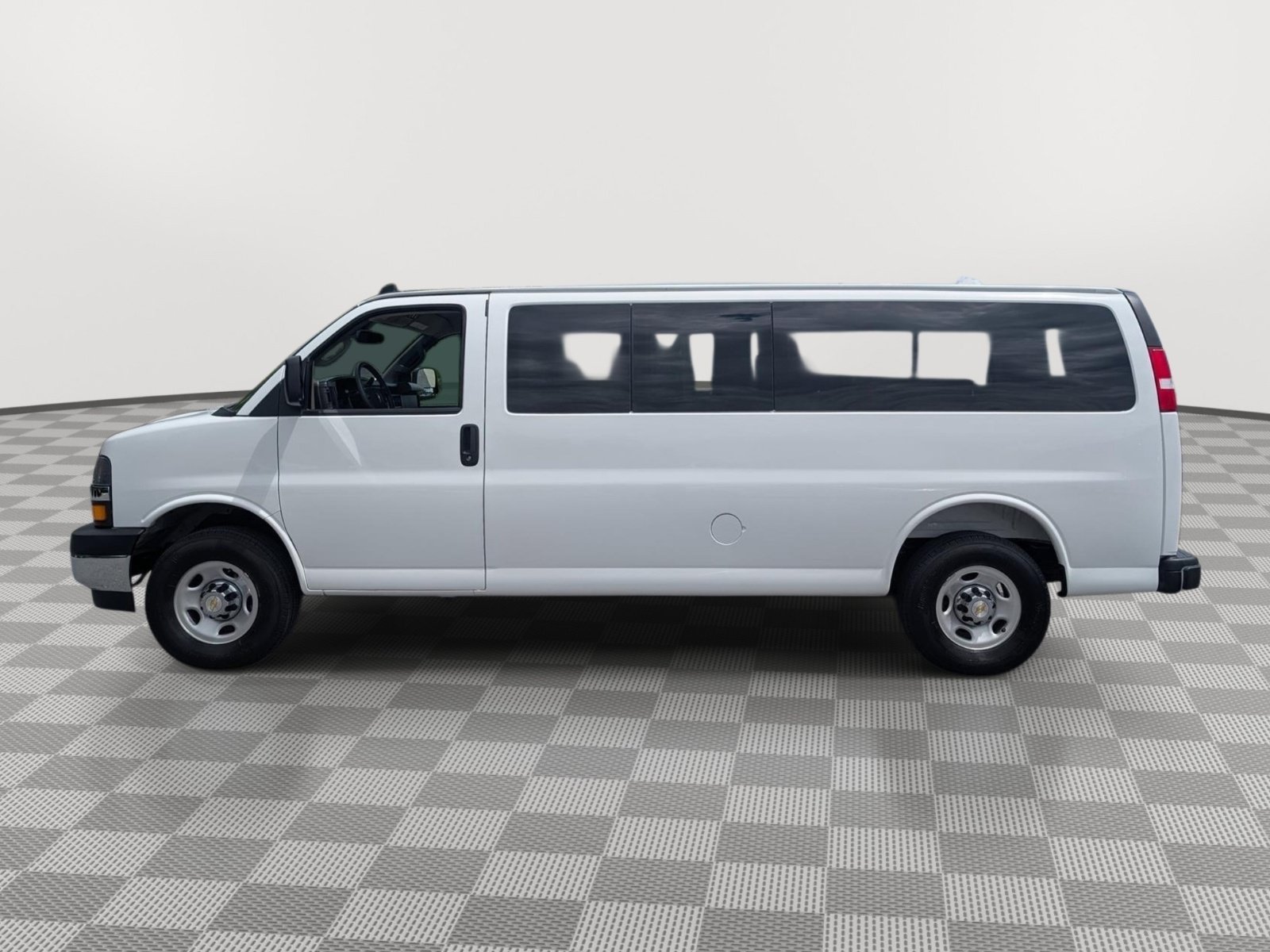 Used 2025 Chevrolet Express 3500 LT w/ LT Preferred Equipment Group RWD image 2