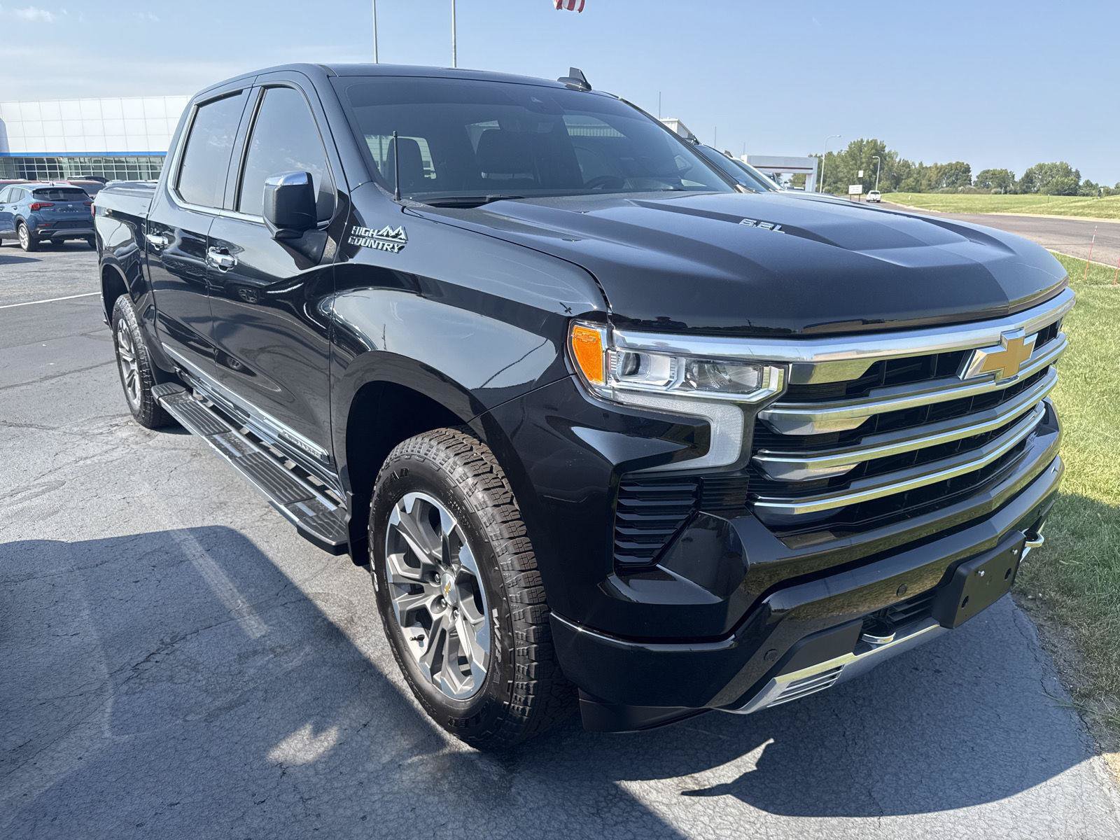 Used 2026 Chevrolet Silverado 1500 High Country w/ Technology Package AWD/4WD image 5