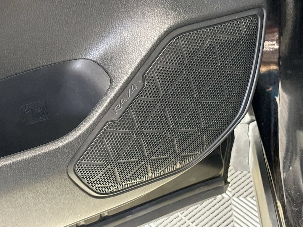 Used 2022 Toyota RAV4 LE FWD image 19