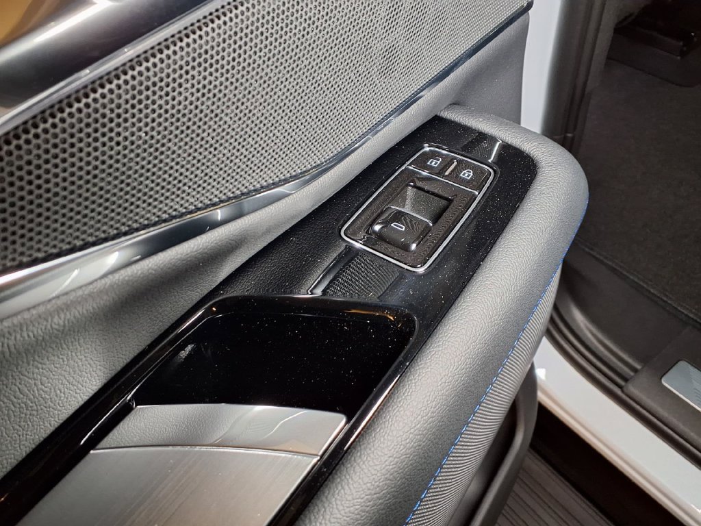 New 2026 Cadillac Escalade IQL Luxury AWD/4WD image 10