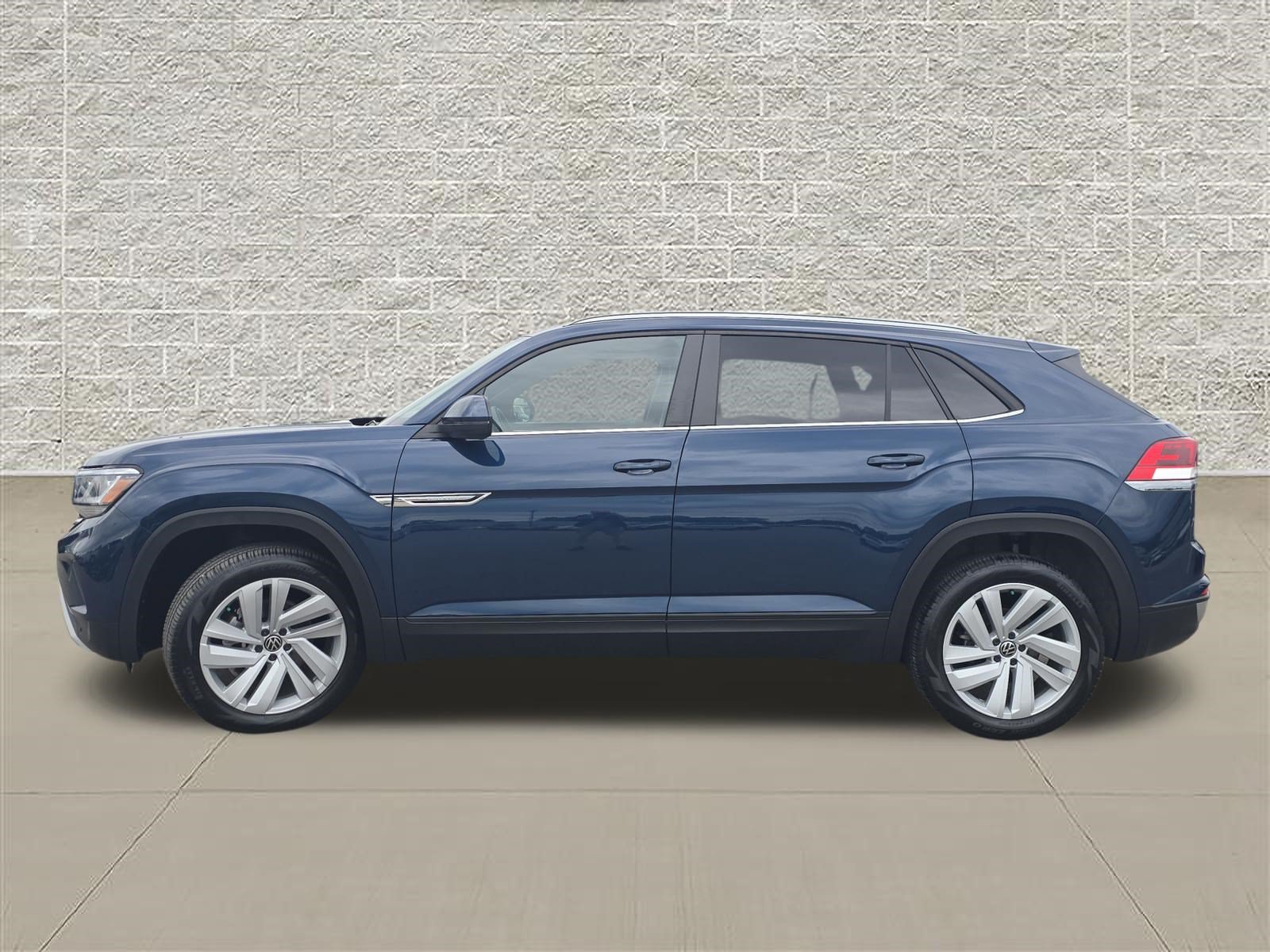 Certified 2023 Volkswagen Atlas Cross Sport SE AWD/4WD image 4
