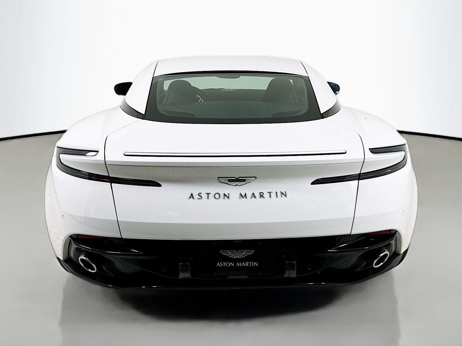 Used 2024 Aston Martin DB12 Coupe RWD image 6