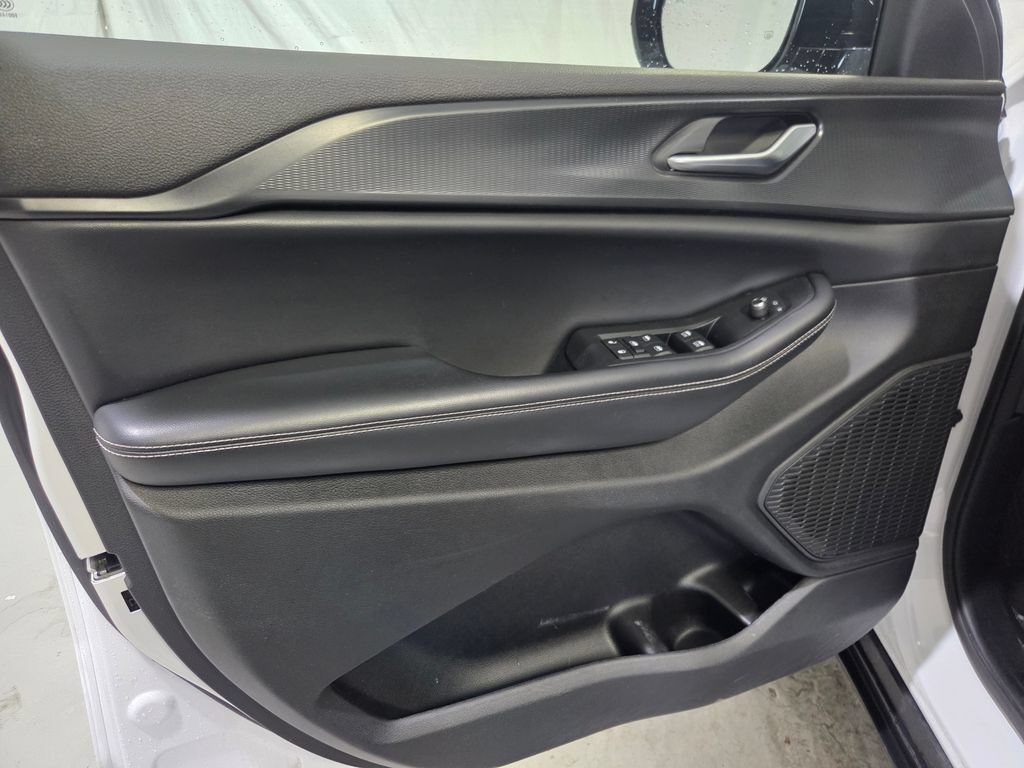 Certified 2023 Jeep Grand Cherokee Altitude AWD/4WD image 17