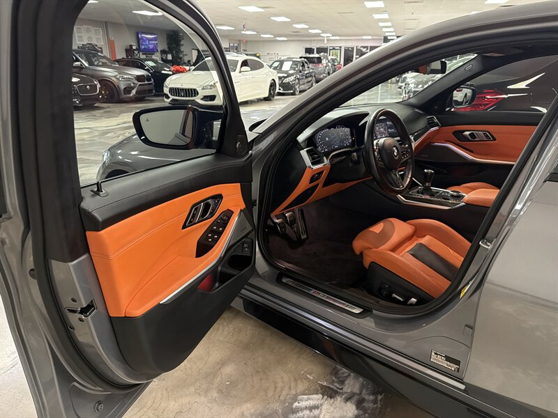 Used 2022 BMW M3 w/ M Carbon Exterior Package RWD image 32