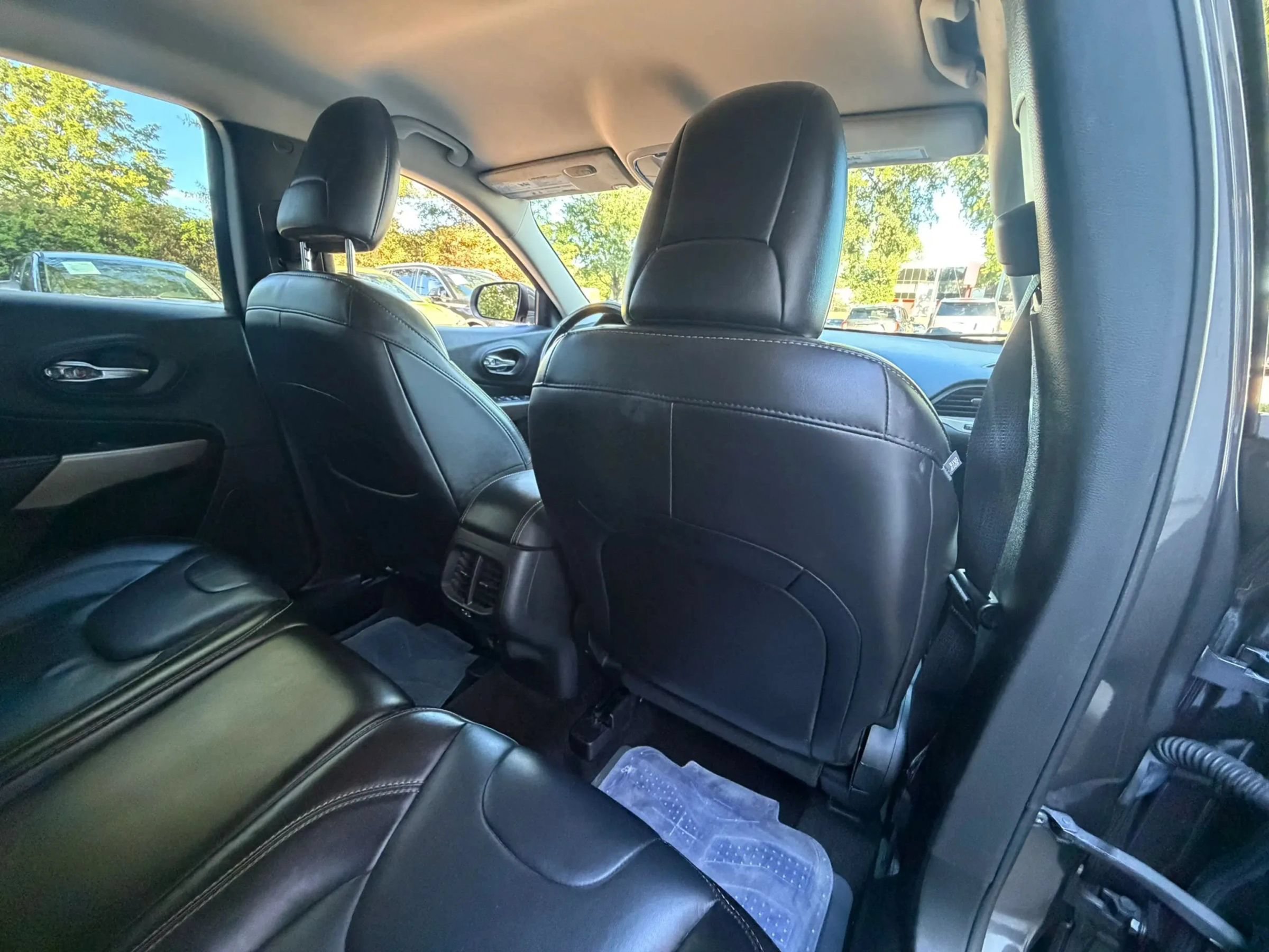 Used 2017 Jeep Cherokee Limited FWD image 15