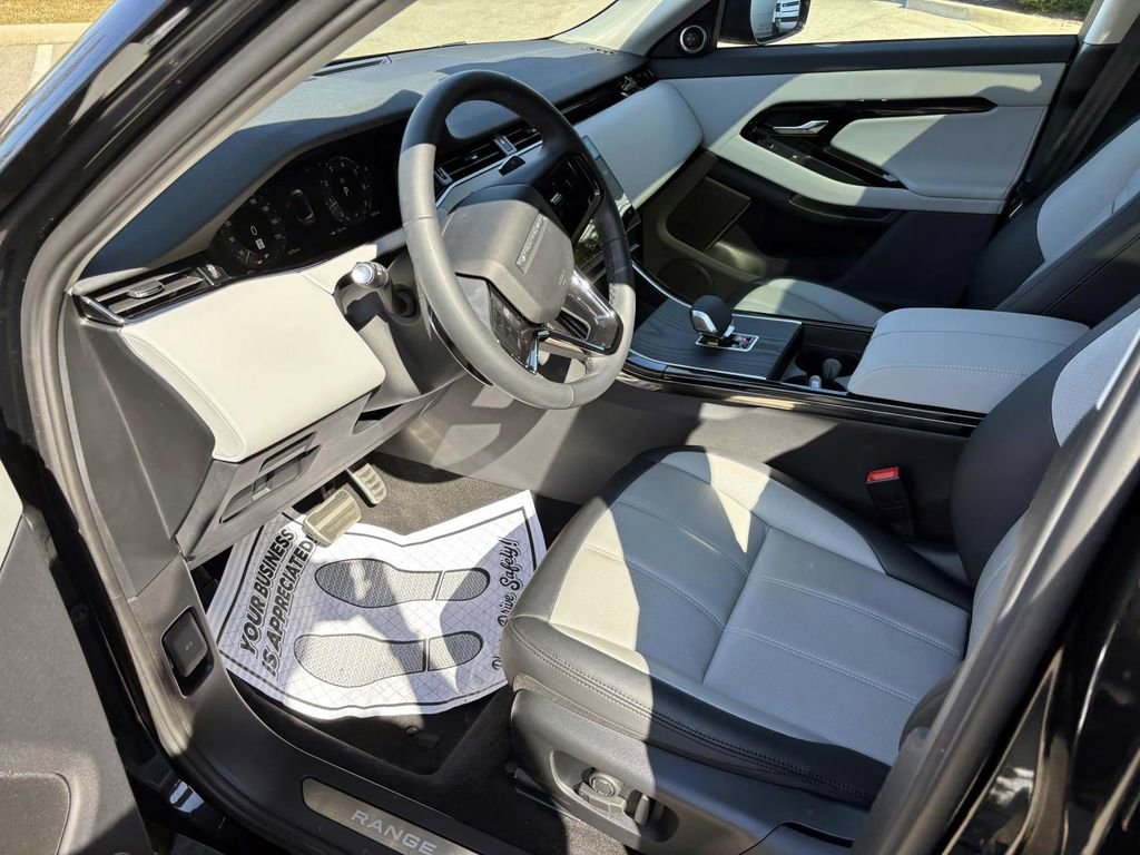 Certified 2025 Land Rover Range Rover Evoque Dynamic SE image 9