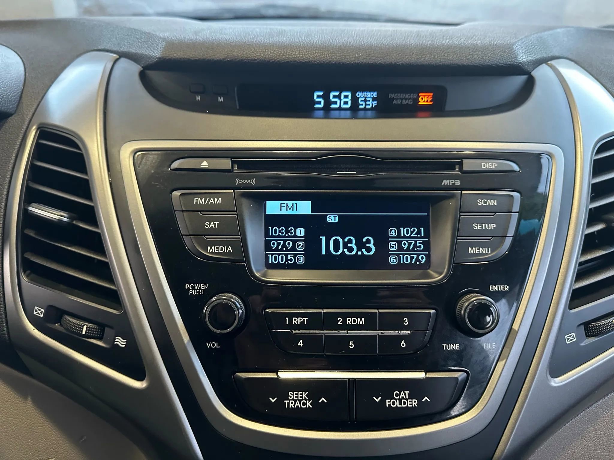 Used 2016 Hyundai Elantra SE image 15