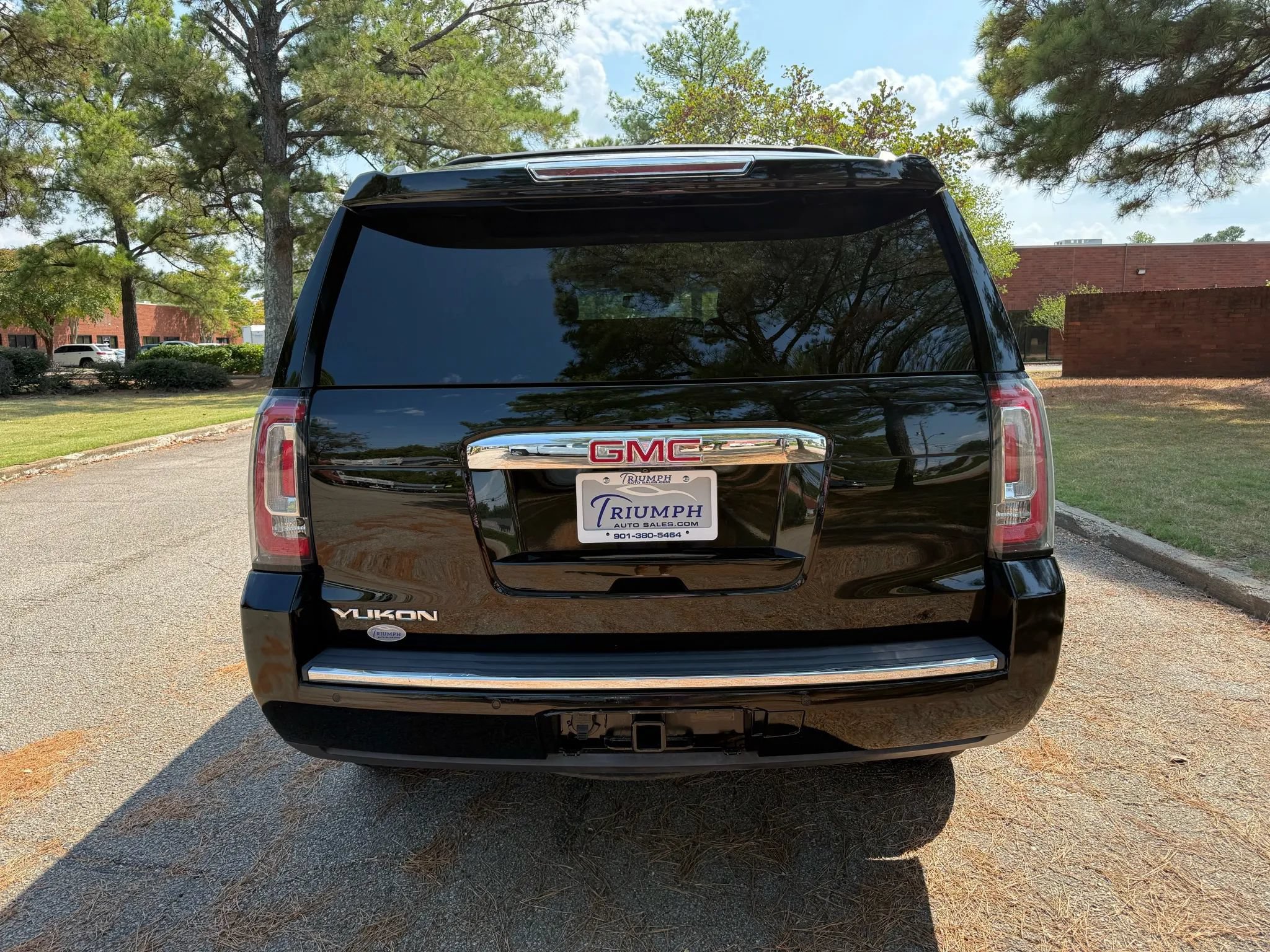 Used 2015 GMC Yukon Denali w/ Open Road Package AWD/4WD image 4