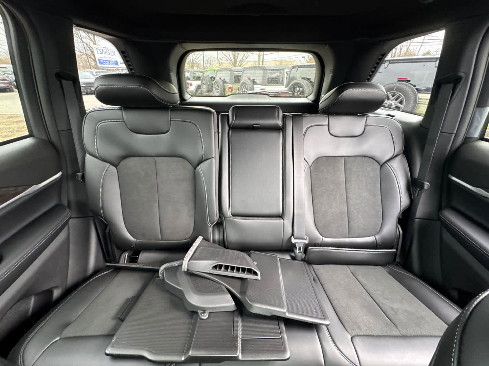 New 2026 Jeep Grand Cherokee Altitude AWD/4WD image 25