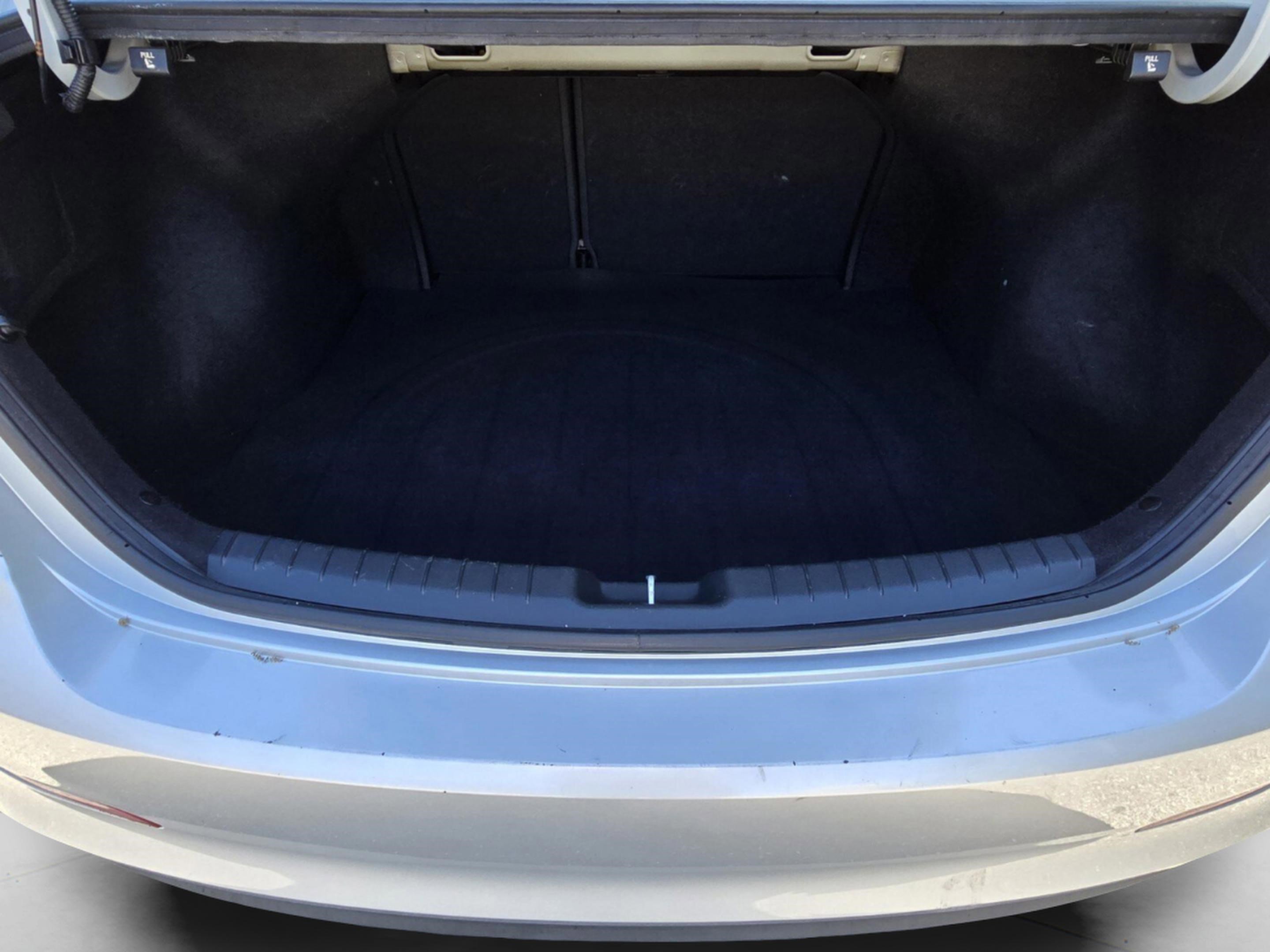 Used 2017 Hyundai Elantra SE image 12