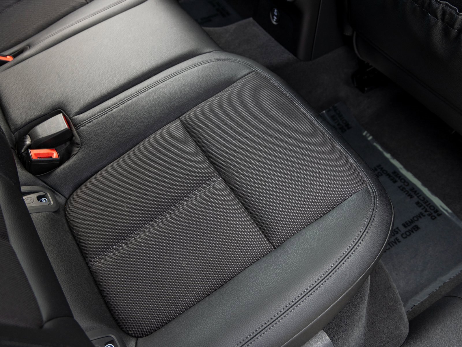 Certified 2025 Porsche Macan image 43