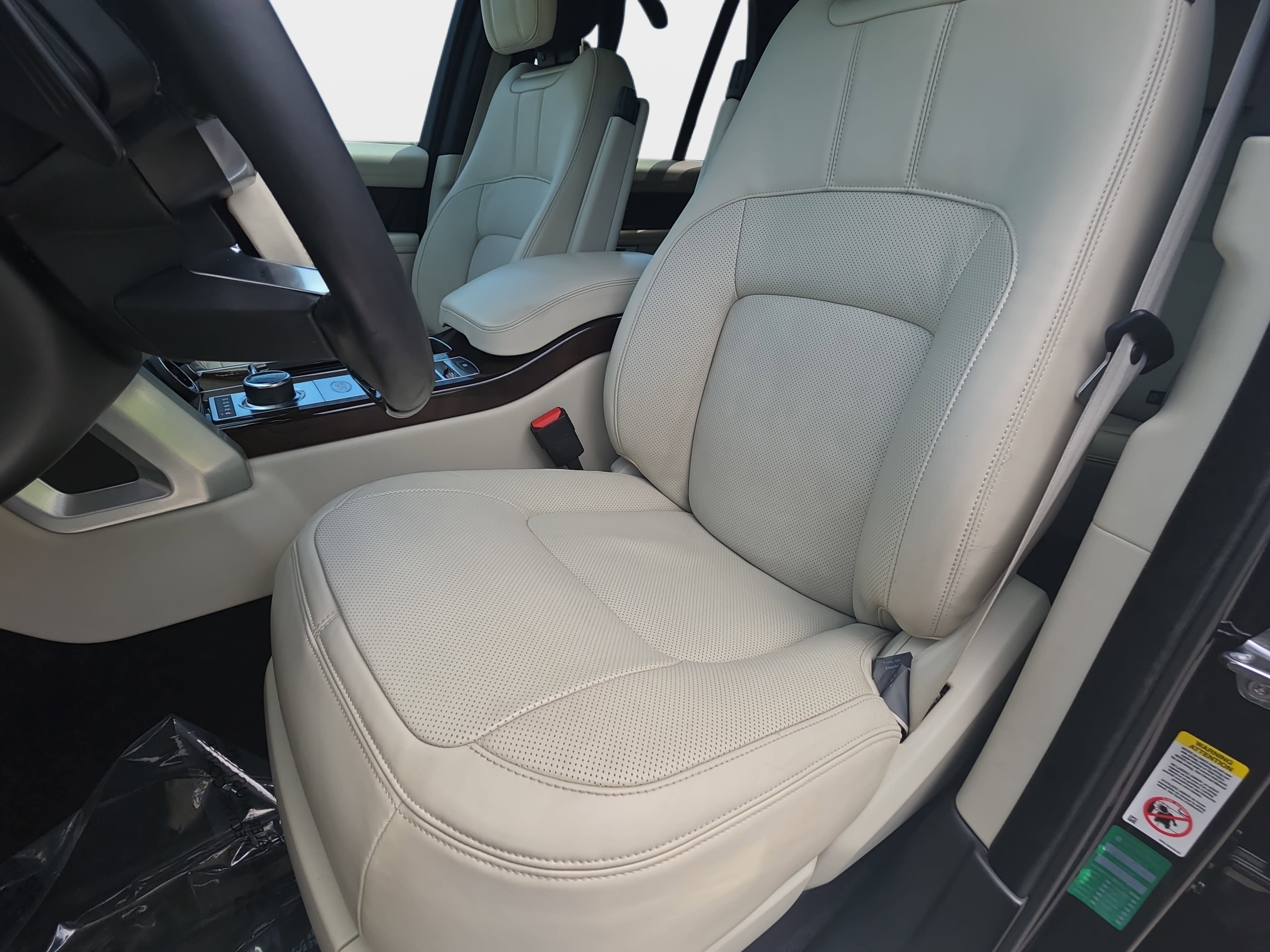 Used 2020 Land Rover Range Rover HSE AWD/4WD image 16