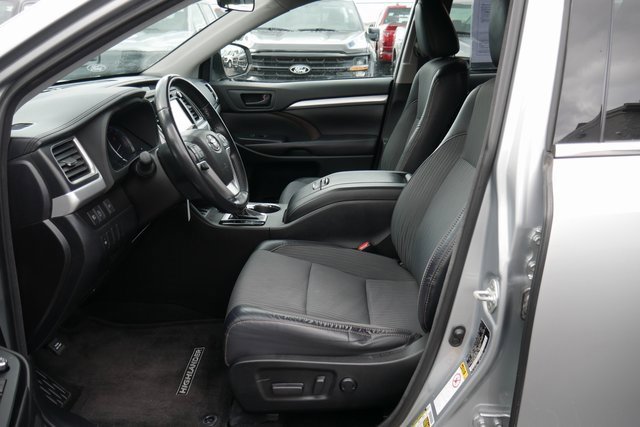 Used 2018 Toyota Highlander Plus image 2