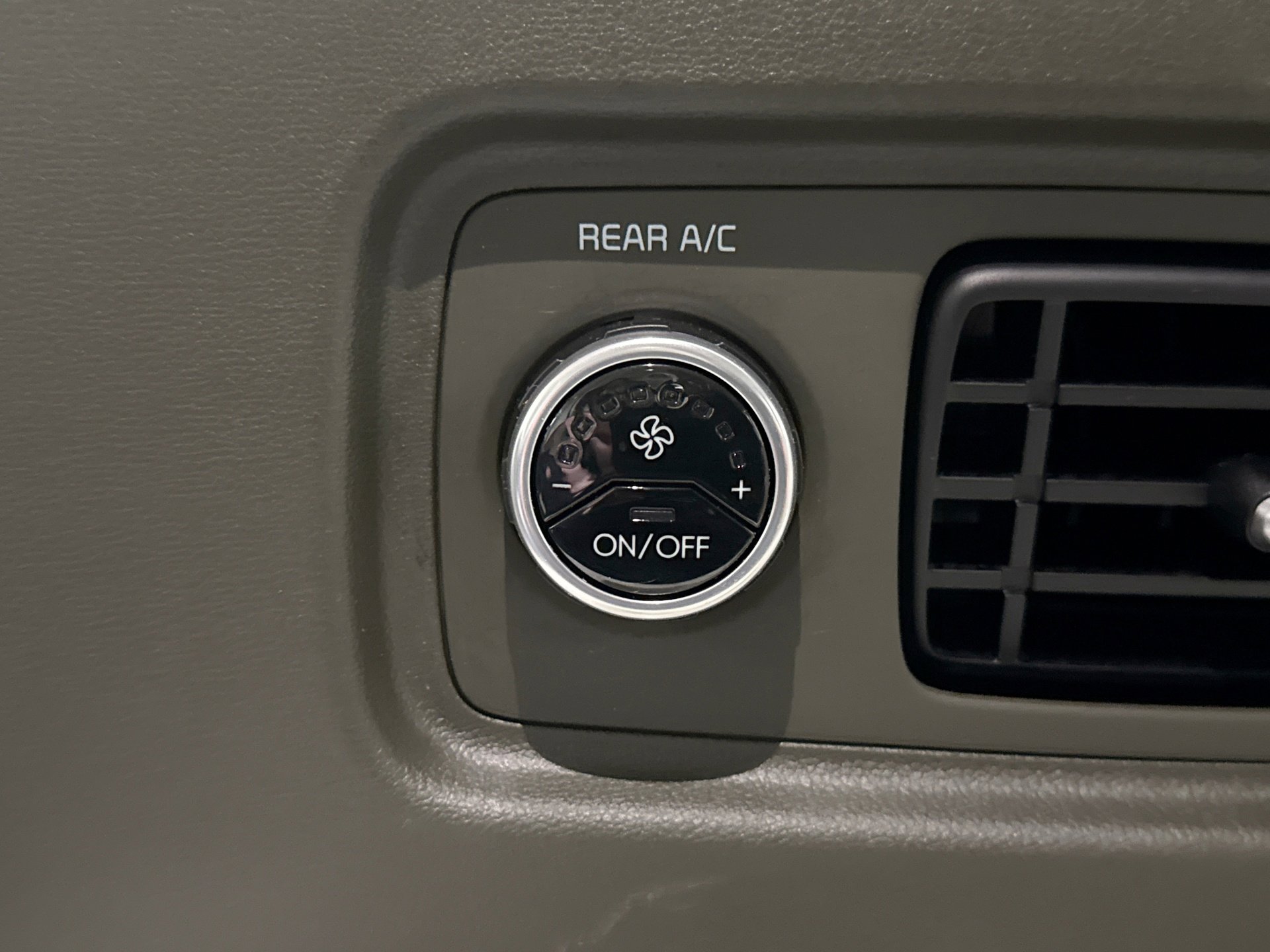 Used 2024 Hyundai Santa Fe Calligraphy image 24