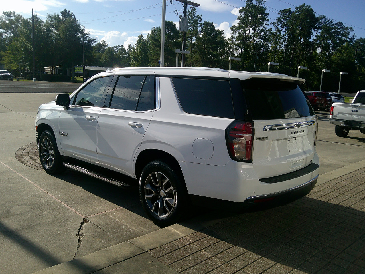 Used 2021 Chevrolet Tahoe LT w/ LT Signature Package image 2