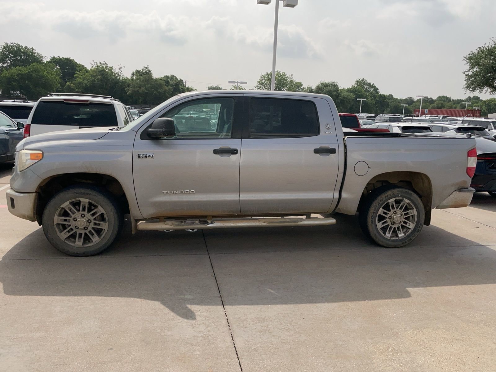 Used 2014 Toyota Tundra SR5 w/ SR5 Upgrade Package AWD/4WD image 3