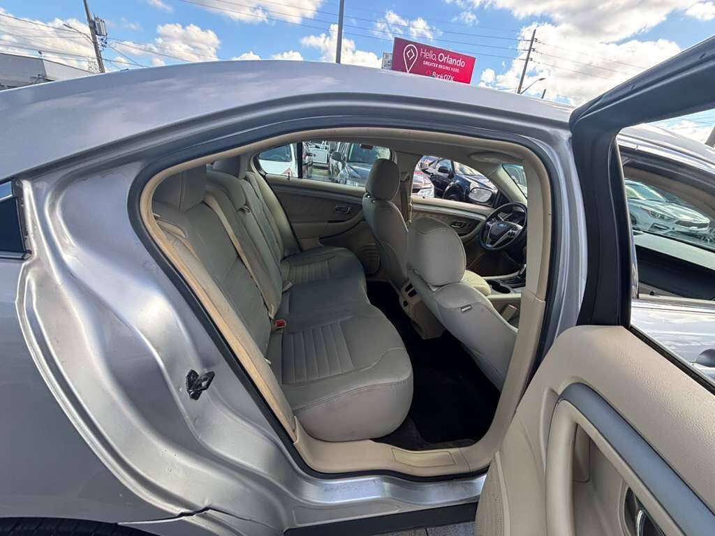 Used 2017 Ford Taurus SE FWD image 4