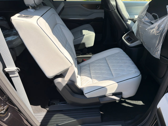 New 2027 Lincoln Navigator L Black Label AWD/4WD image 16