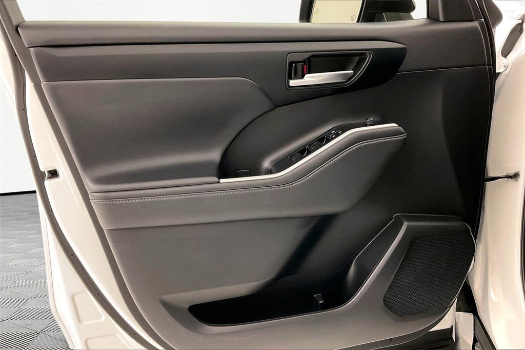 Used 2022 Toyota Highlander XSE image 17