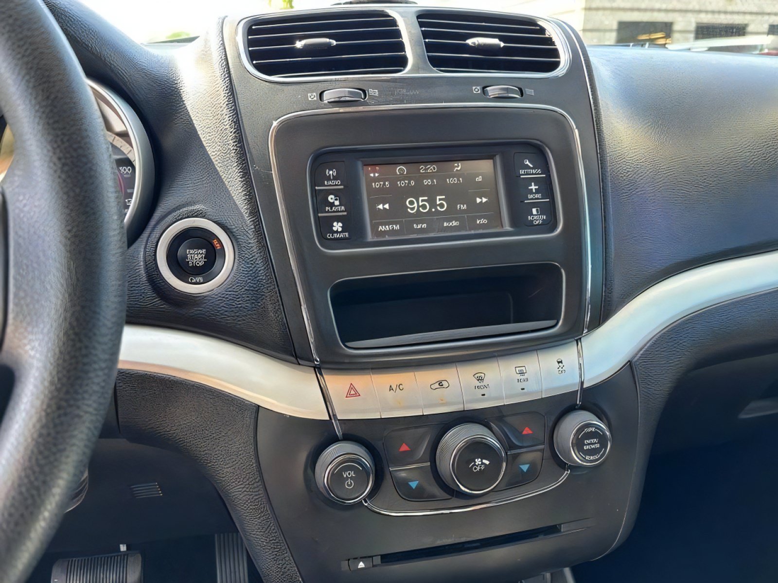 Used 2020 Dodge Journey SE FWD image 14