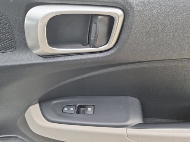 Used 2025 Hyundai Venue SEL FWD image 33