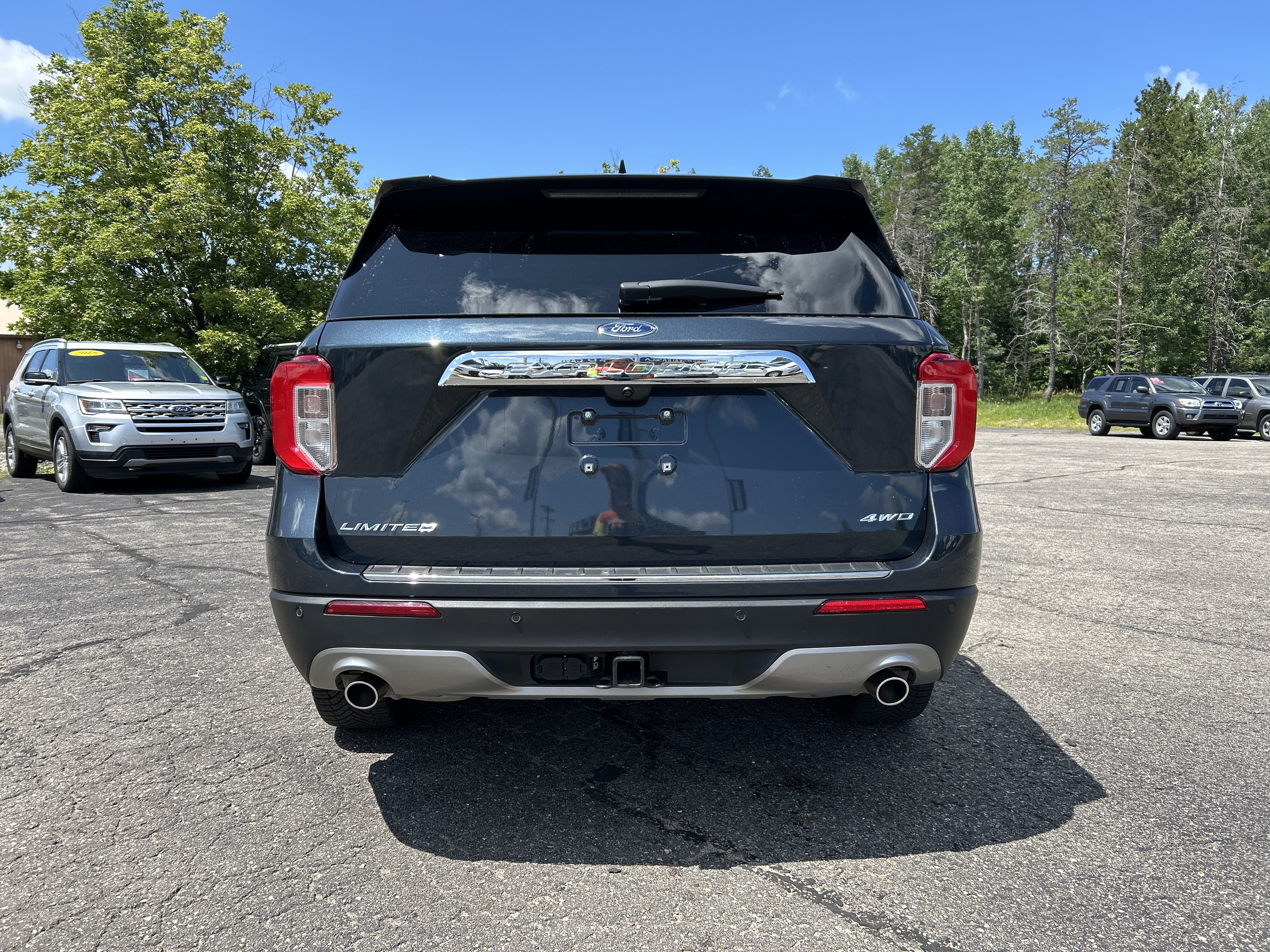 Used 2024 Ford Explorer Limited w/ Equipment Group 301A AWD/4WD image 4