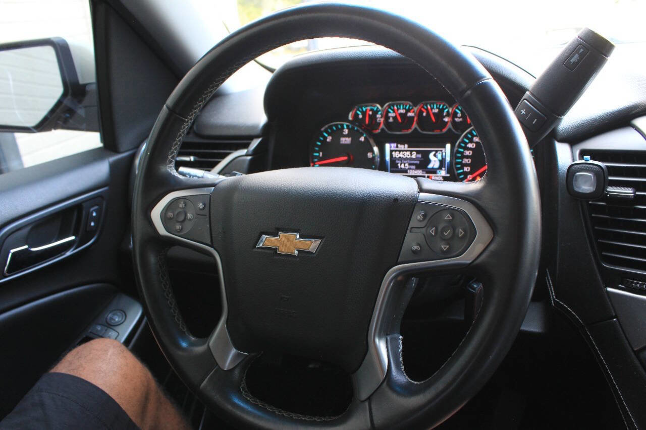Used 2017 Chevrolet Suburban LT image 24
