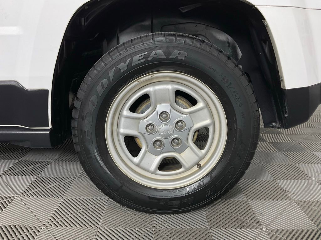 Used 2014 Jeep Patriot Sport w/ Power Value Group FWD image 10