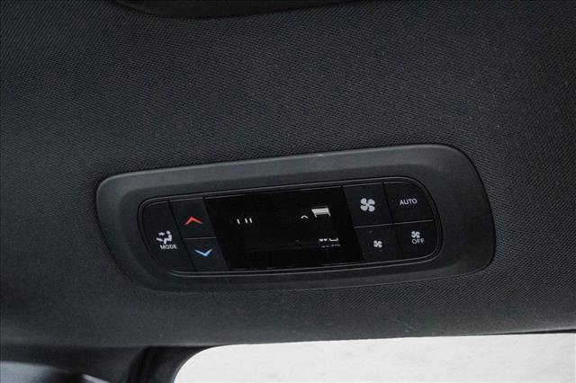 Used 2020 Chrysler Pacifica Touring-L image 19