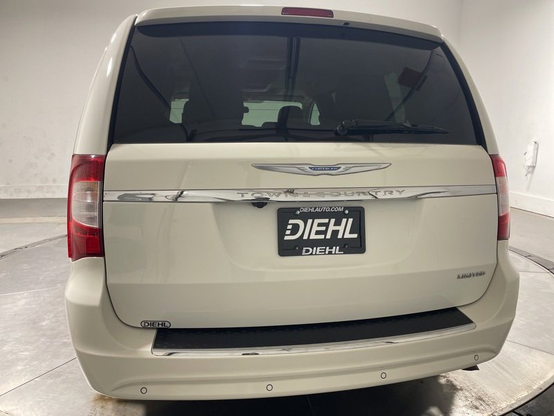 Used 2012 Chrysler Town & Country Limited w/ Luxury Group image 6