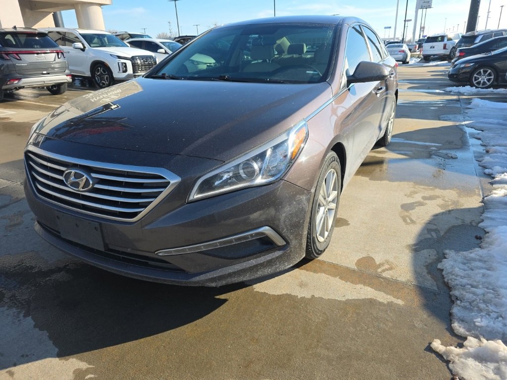 Used 2015 Hyundai Sonata SE image 1