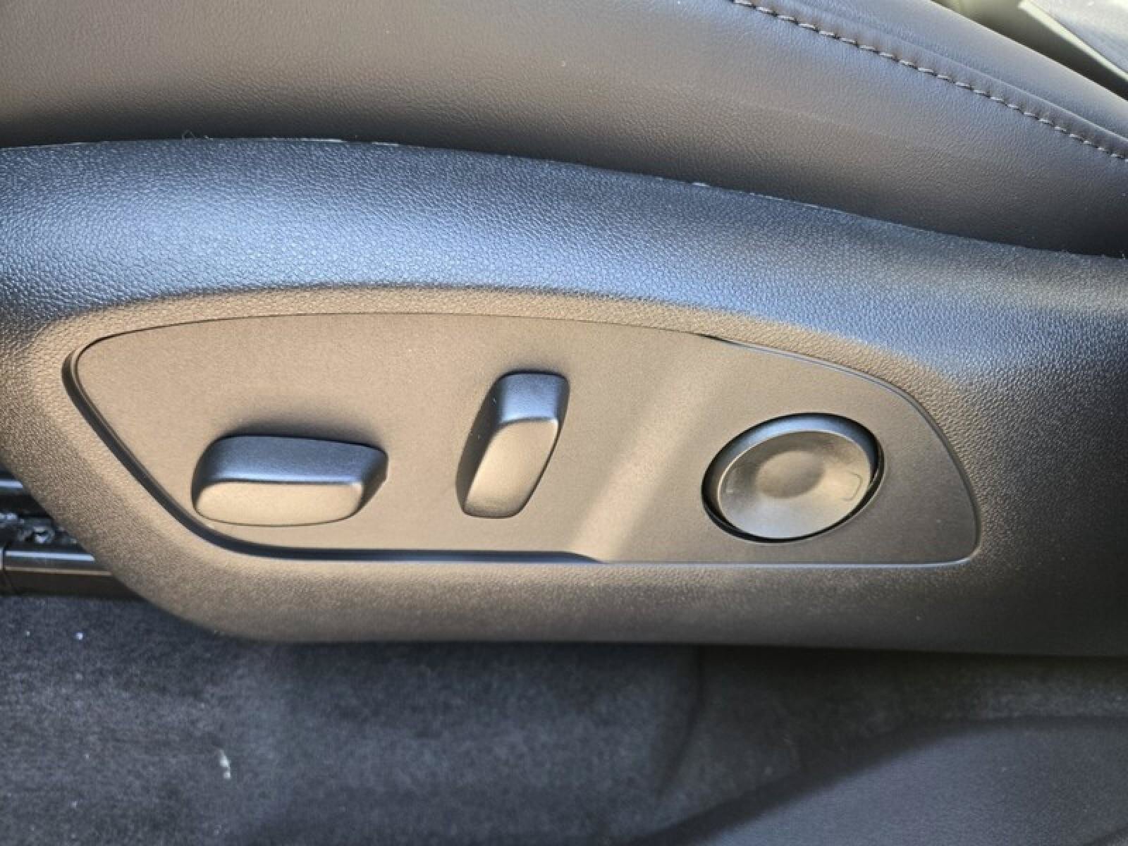 New 2026 GMC Acadia Elevation w/ Elevation Premium Package FWD image 21