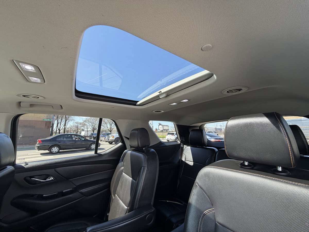 Used 2019 Chevrolet Traverse Premier w/ Redline Edition AWD/4WD image 21