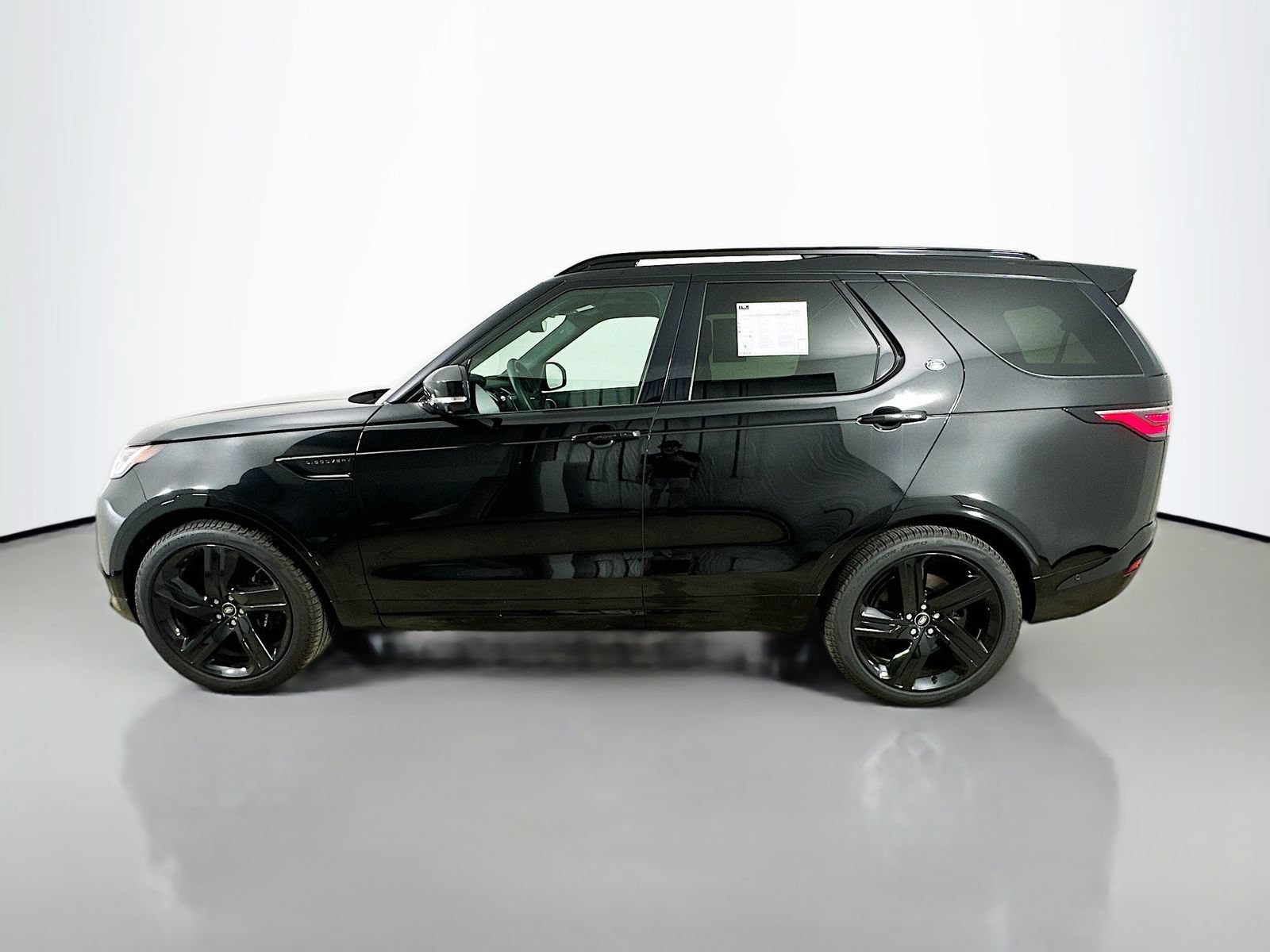 Used 2025 Land Rover Discovery Metropolitan Edition AWD/4WD image 8