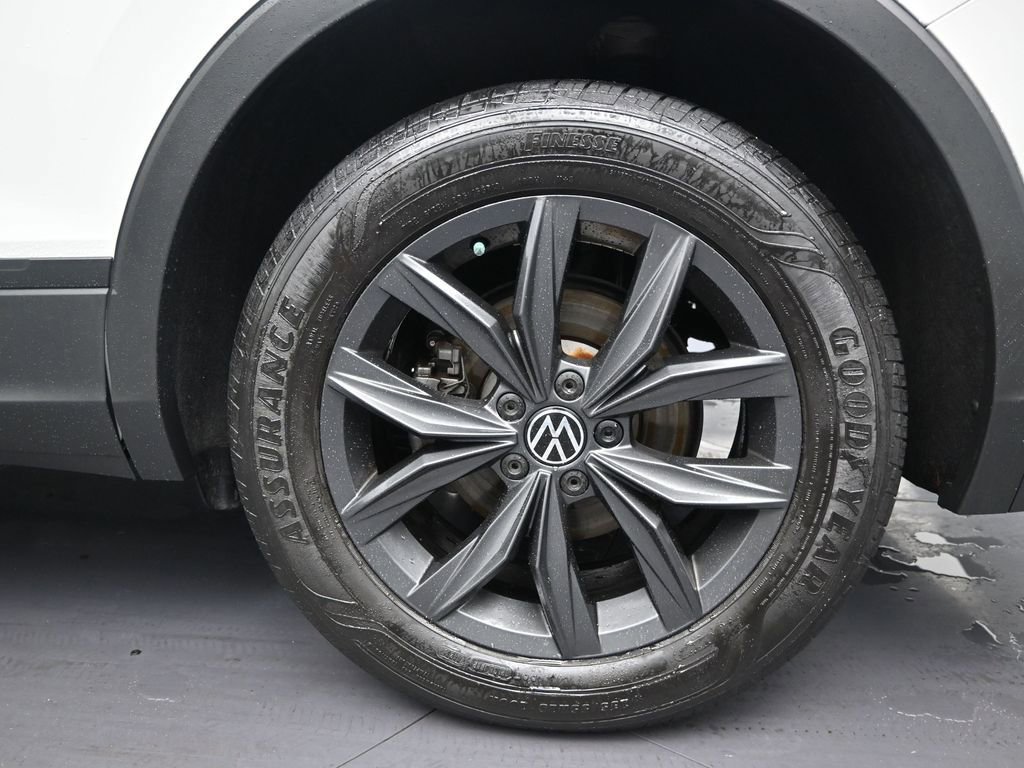 Used 2024 Volkswagen Tiguan SE FWD image 9