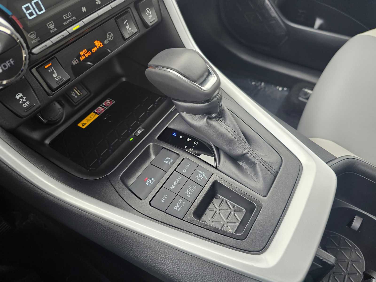 Used 2025 Toyota RAV4 XLE Premium image 31