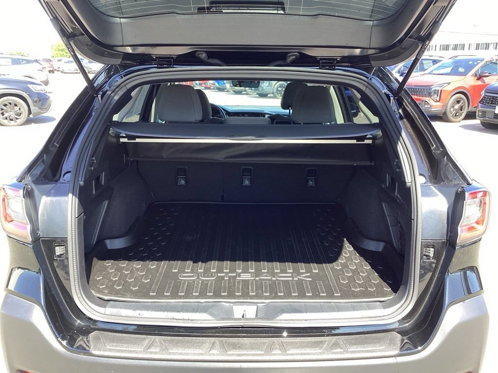 Used 2025 Subaru Outback Premium AWD/4WD image 10