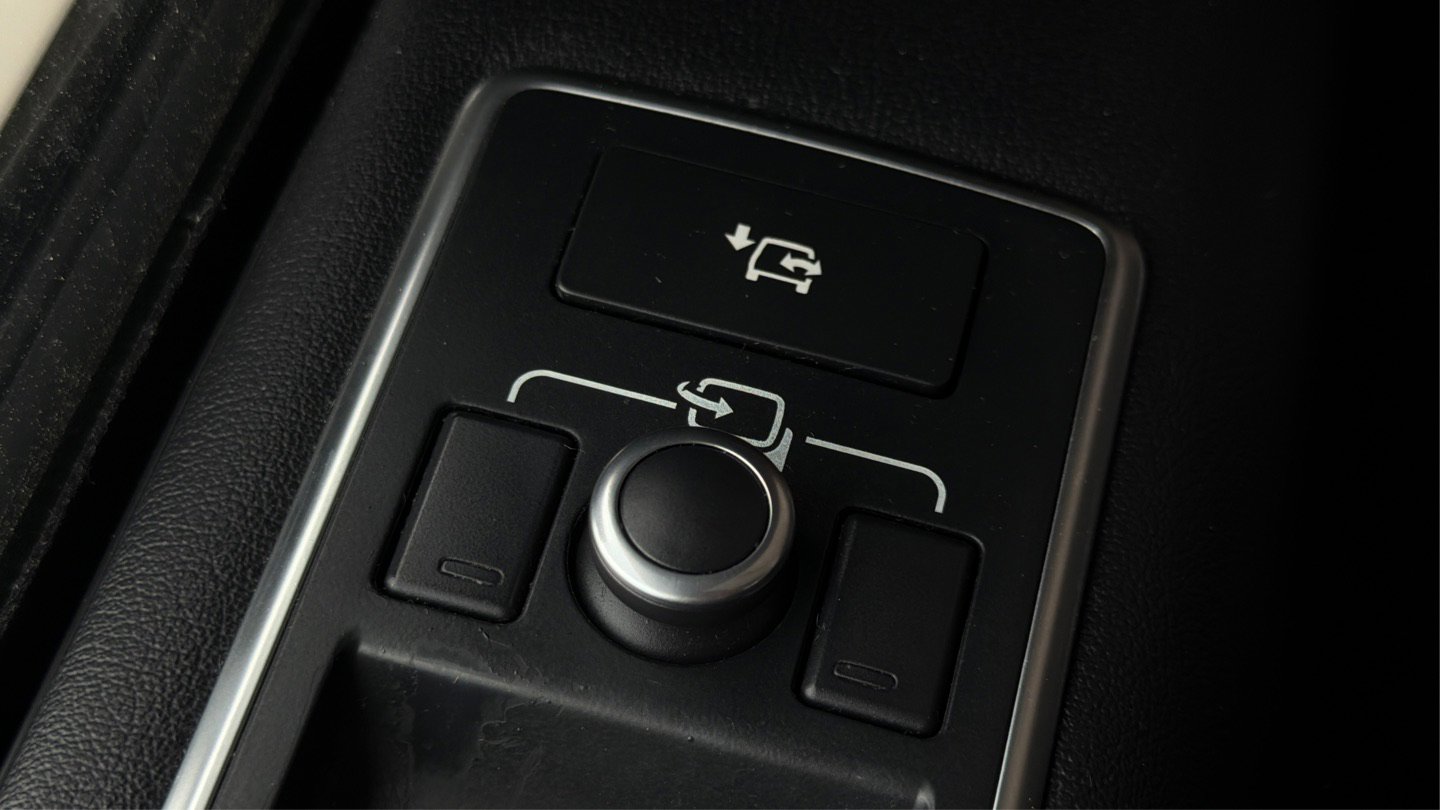 Used 2016 Land Rover Range Rover HSE image 48