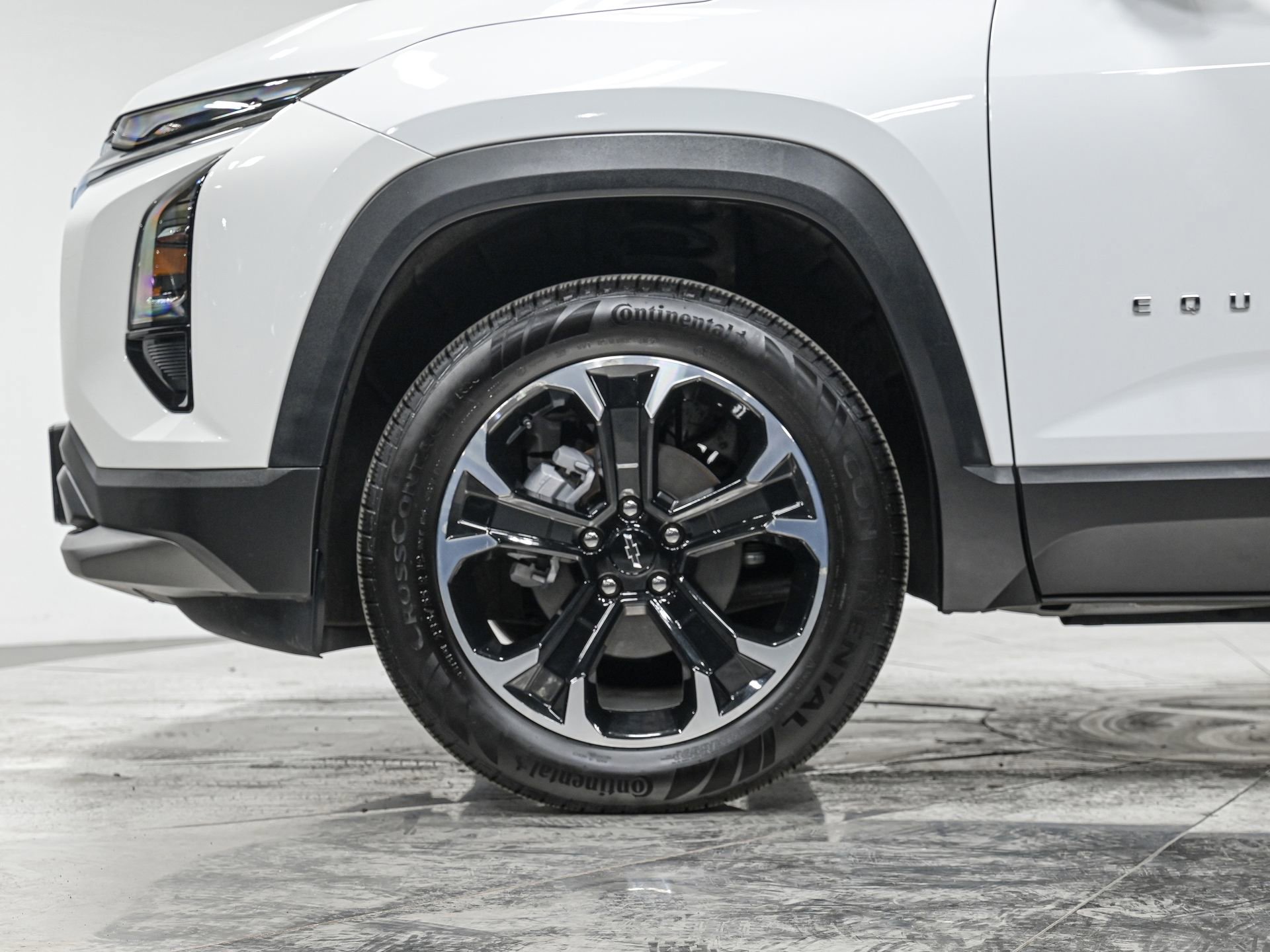 Used 2025 Chevrolet Equinox LT w/ Convenience Package II FWD image 3