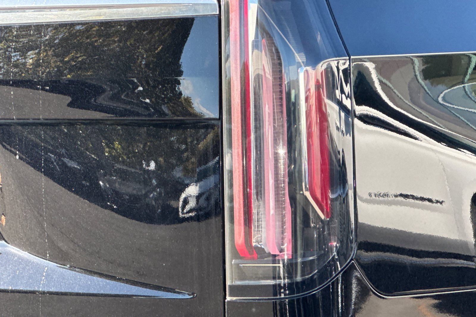 Used 2023 Cadillac Escalade ESV Premium Luxury image 47