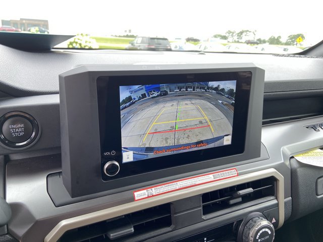 Used 2025 Toyota Tacoma SR5 AWD/4WD image 36